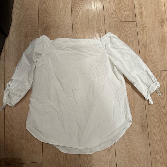 Aritzia Babaton off the shoulder blouse - Picture 4 of 7
